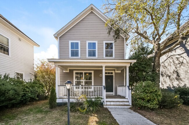 Photo - Modern 2x2.5 Living in the Heart of Park Circle House