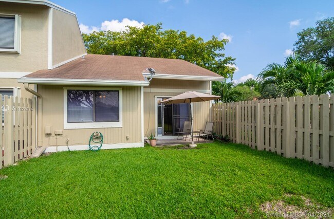 Building Photo - 3588 NW 111th Ave