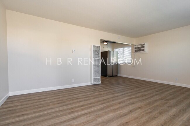 Foto del edificio - Stylishly Updated Home with Modern Kitchen and Fresh Flooring in Manteca