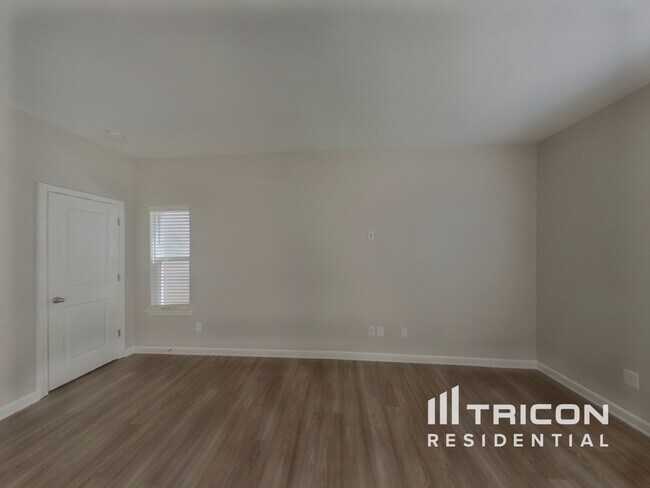 Building Photo - 200 Spring Knoll Dr