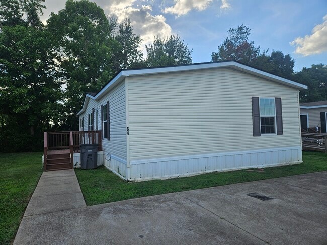 Building Photo - 64 Lynnwood Cir