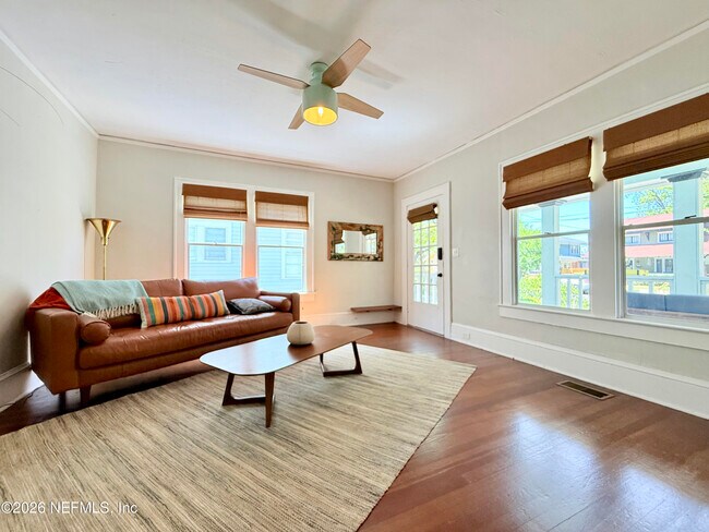 Foto del edificio - 2044 Dellwood Ave