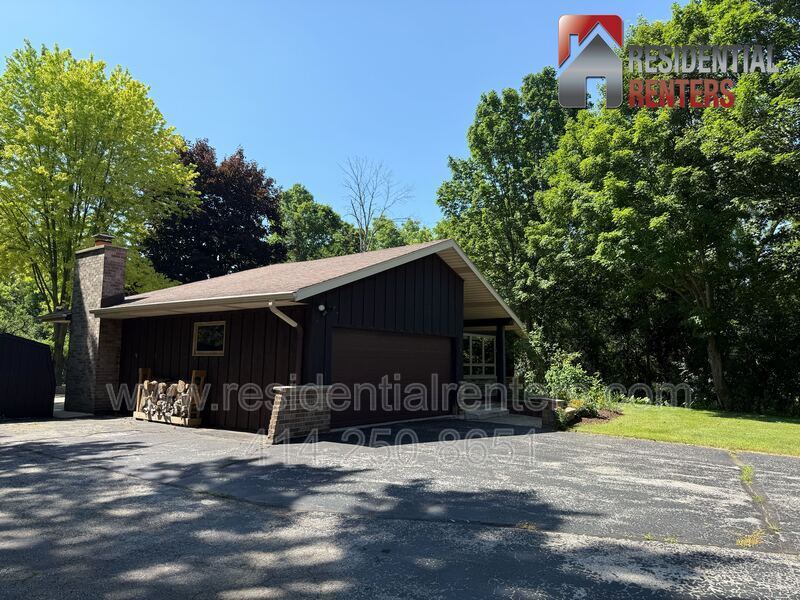 Building Photo - 11539 N Parkview Dr