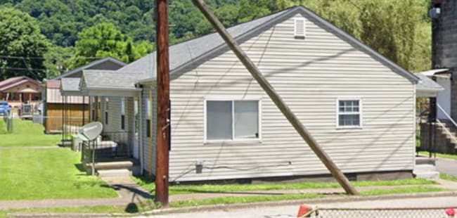 Foto del edificio - 124 1/2 Maple St