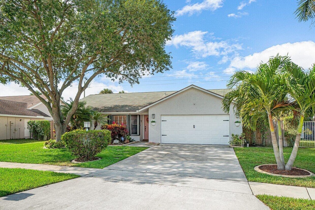 Foto principal - 8366 Blue Cypress Dr