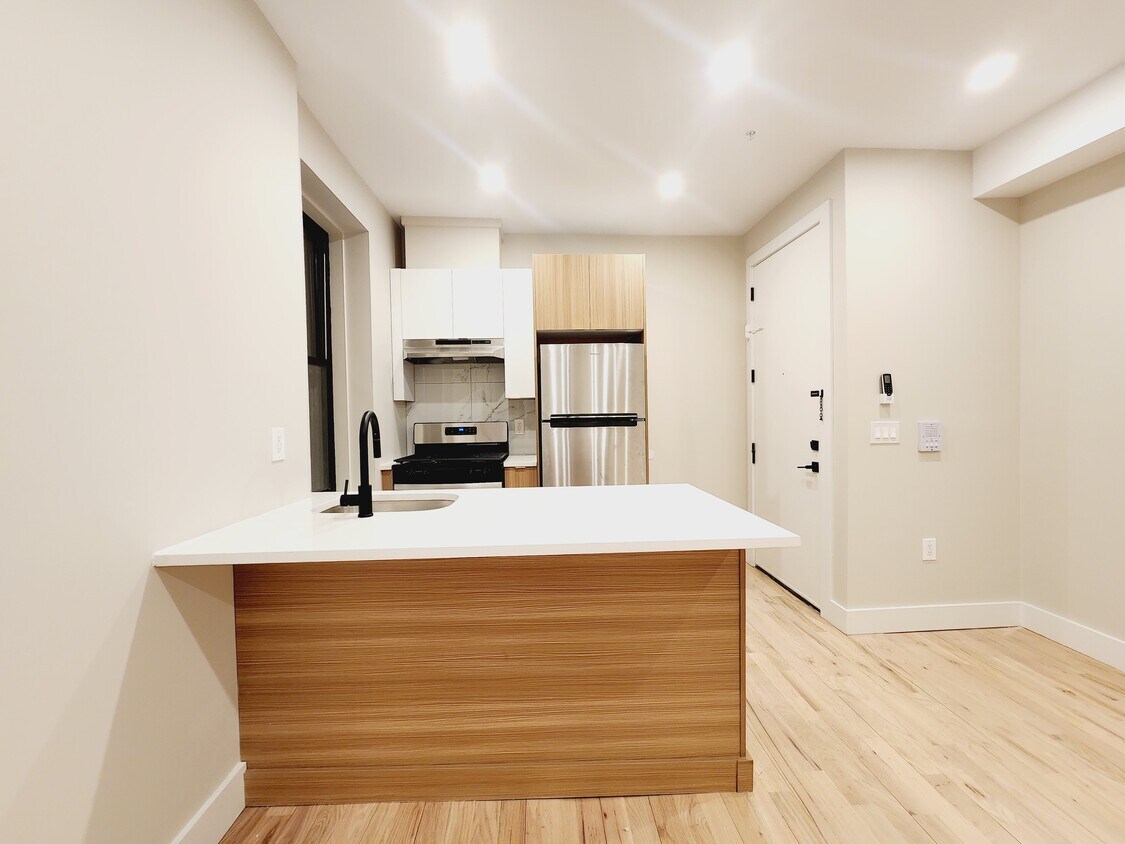Foto principal - 108 Lembeck Ave