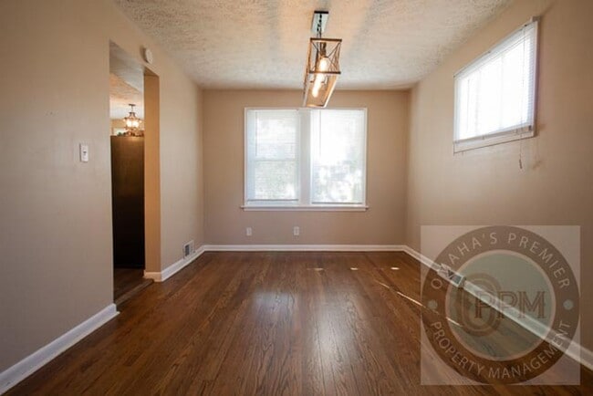 Building Photo - TRISARA 3129/3131 CASS ST