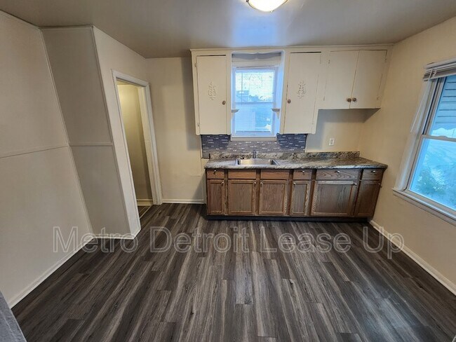 Building Photo - 12000 Plainview Ave