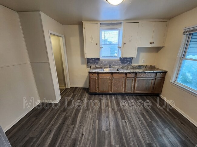 Foto del edificio - 12000 Plainview Ave