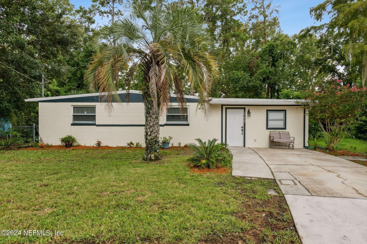 Primary Photo - 1766 Brookview Dr S