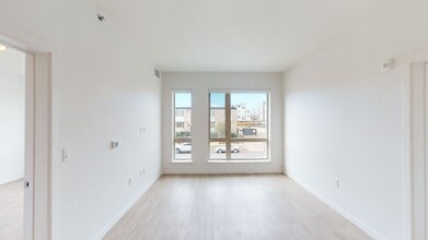 Interior Photo - Cirrus