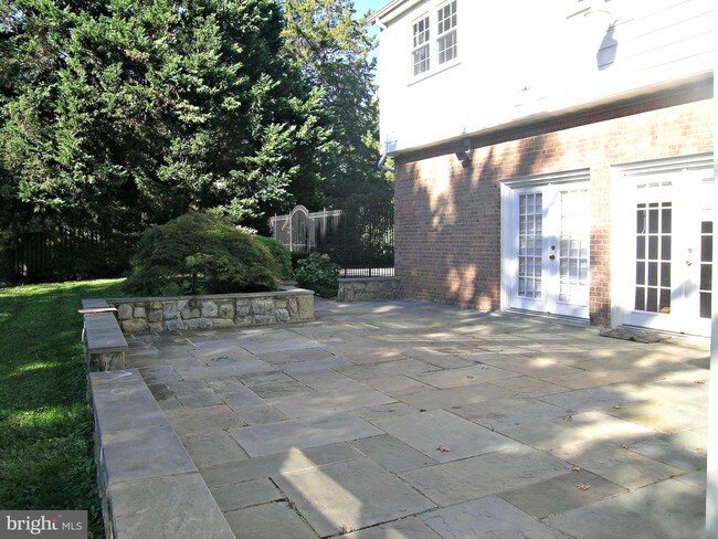 Building Photo - 8111 Birnam Wood Dr