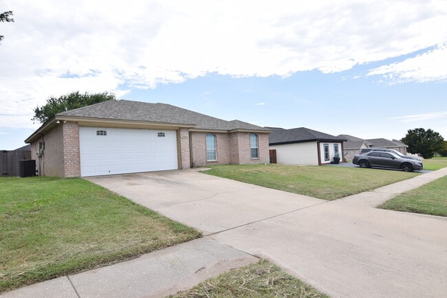Building Photo - 2606 Southwood Dr