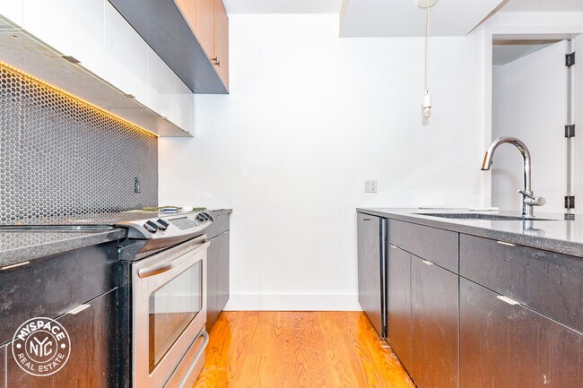 Foto del edificio - 192 Hawthorne St