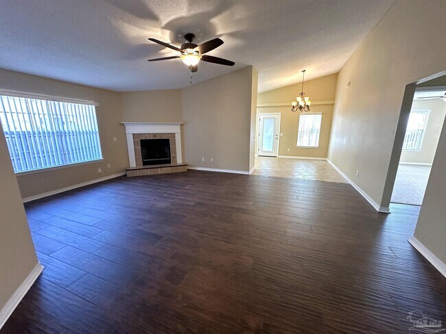 Foto del edificio - 7909 Cayenne Way