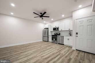 Building Photo - 437 W Girard Ave