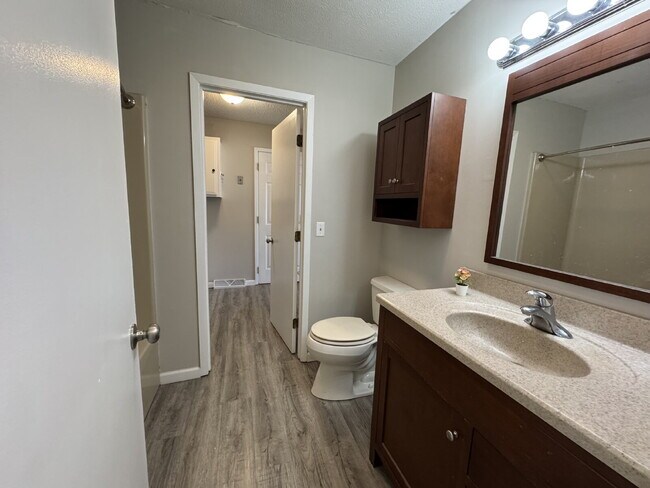 Foto del edificio - Home Sweet Home — 3 Bedroom with 2-Car Garage