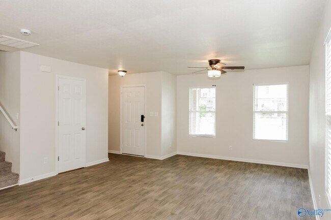 Foto del edificio - 129 Forestbrook Dr