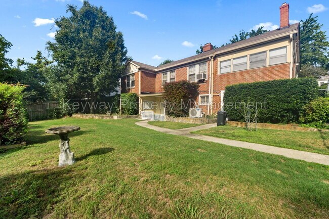 Building Photo - 1422 Heard Ave