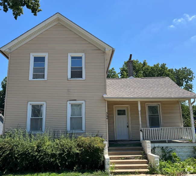 Building Photo - 9999 S Eastern Ave