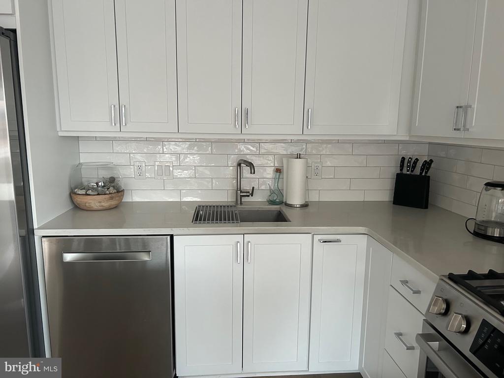 Primary Photo - 925 N Fairfax St