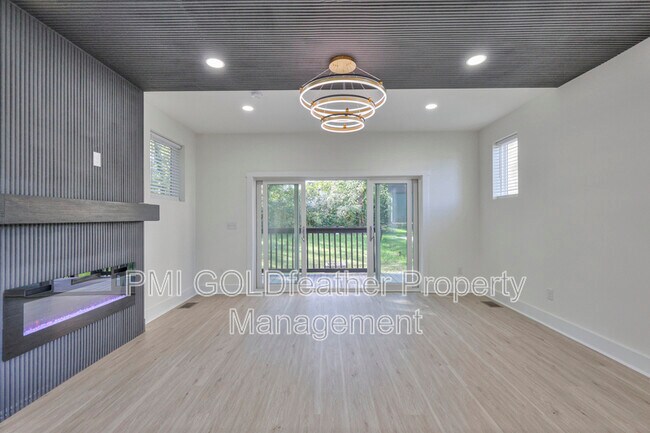 Foto del edificio - 402 E Trinity Ln