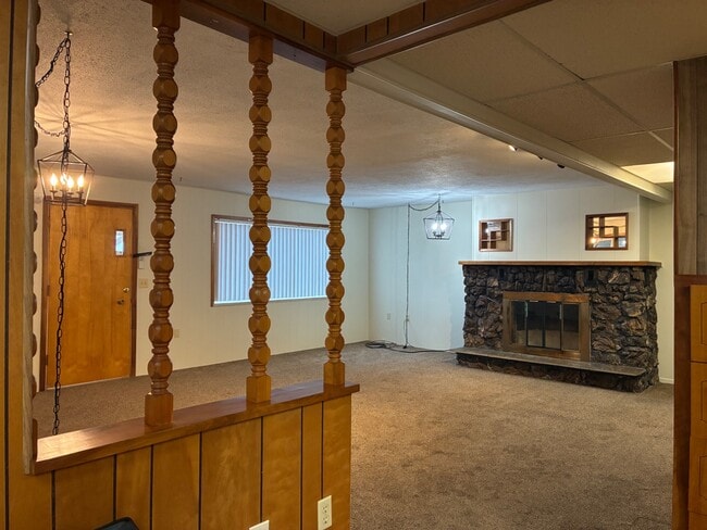 Building Photo - 1415 E 850 N