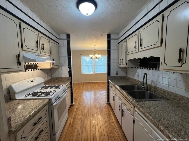 Foto del edificio - 5214 Rockingham Rd