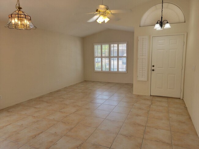 Building Photo - BEAUTIFUL 3 BDRM, 2 BATH ON LARGE CORNER L...
