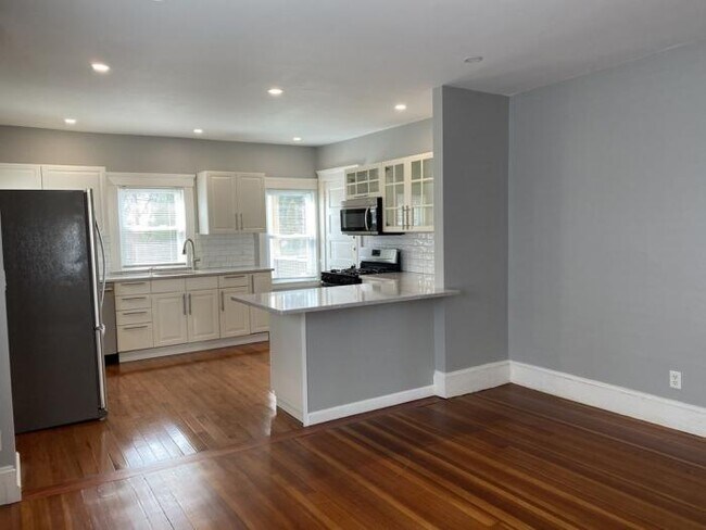 Building Photo - 2 bedroom in Boston MA 02131