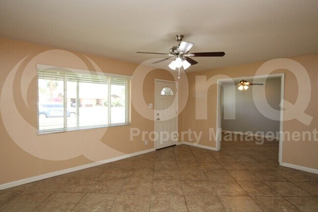 Building Photo - 425 East Continental Drive