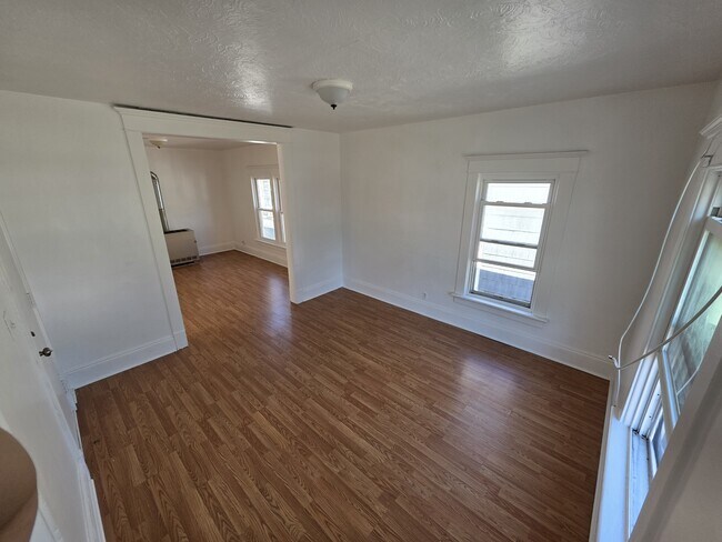 Foto del edificio - 123 Maple Ave