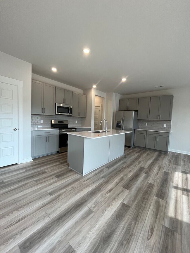 Foto del edificio - Brand New Construction in Nichols Place