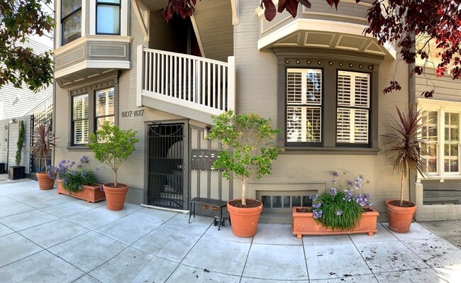 Building Photo - UPDATED BRIGHT 800sf 2BR/1BA Flat Noe Noe ...