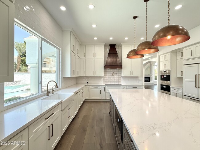 Building Photo - 1523 E Treasure Cove Dr