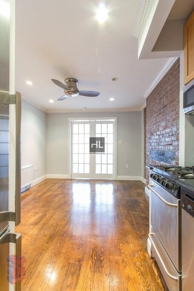 Foto del edificio - AMAZING ONE BEDROOM APARTMENT!! AMAZING DE...