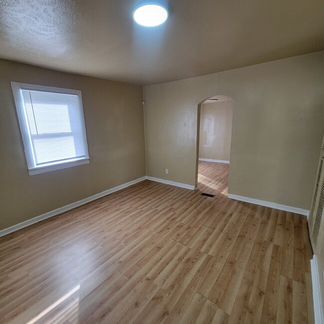 Building Photo - Great South Side Home