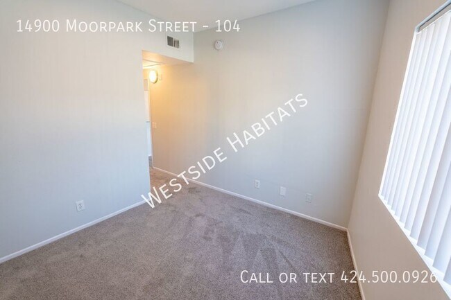 Foto del edificio - 14900 Moorpark St