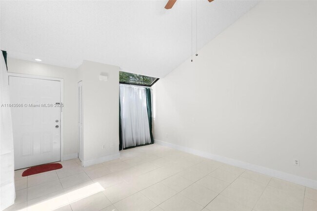 Foto del edificio - 7144 Sportsman Dr