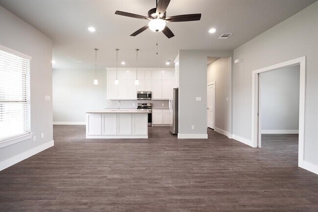 Building Photo - 1305 Carnoustie Dr