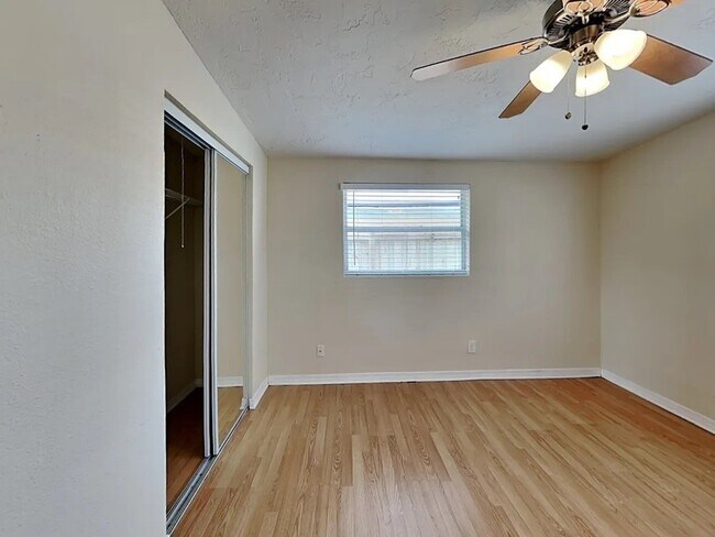 Foto del edificio - 15147 Harding Ave
