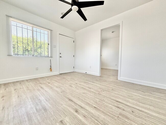 Foto del edificio - 1111 W 46th St Los Angeles, CA 90037