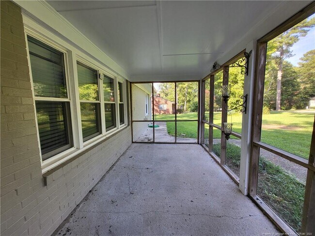 Foto del edificio - 907 Evans Dr