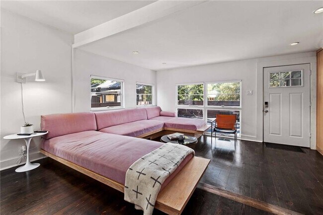 Foto del edificio - 503 E Live Oak St