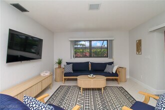 Building Photo - 213 Bay Meadows Dr