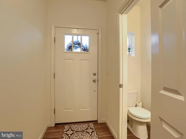 Foto del edificio - 1730 Fairbank Ln