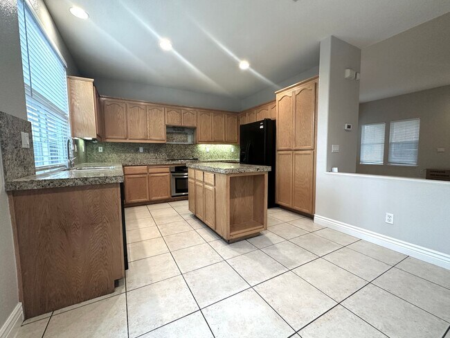 Building Photo - Beautifully updated 5 bedroom in Antioch