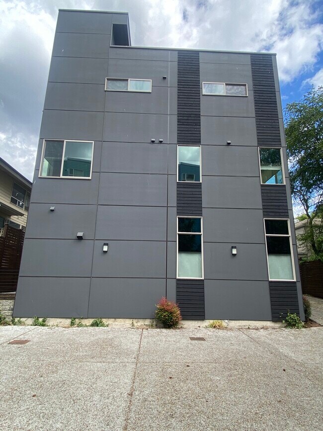 Building Photo - 12735 35th Ave NE