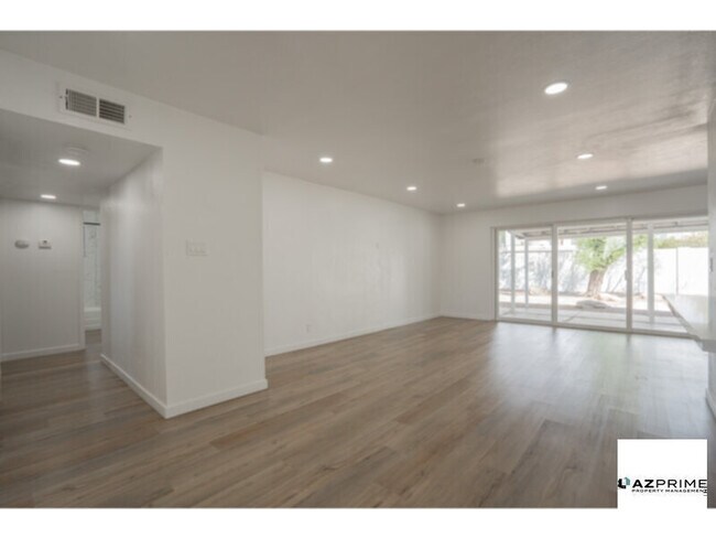 Building Photo - Welcome To This Remodeled 3/2 Midtown Phoe...