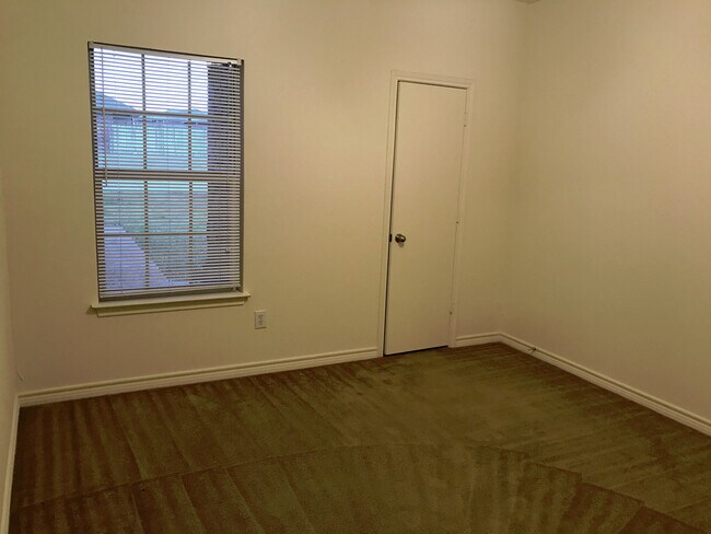 Building Photo - Duplex